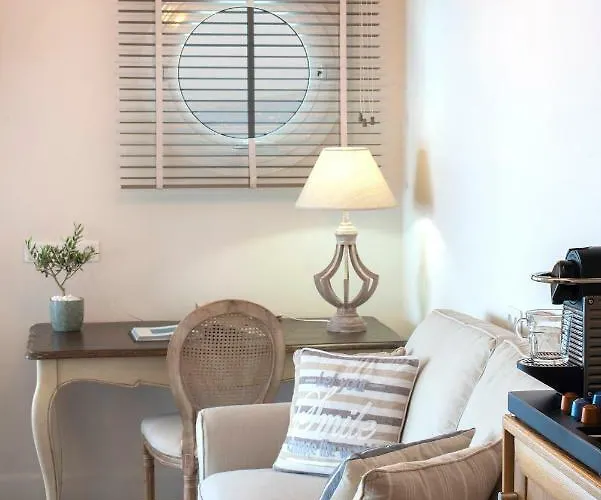 Karalis 3* פילוס