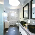 Karalis Hotel