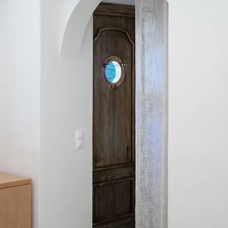 Karalis 3* פילוס